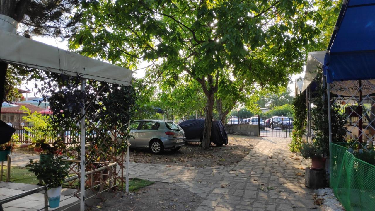 Camping Mitikas And Bungalows 플라카 리토코로우 외부 사진